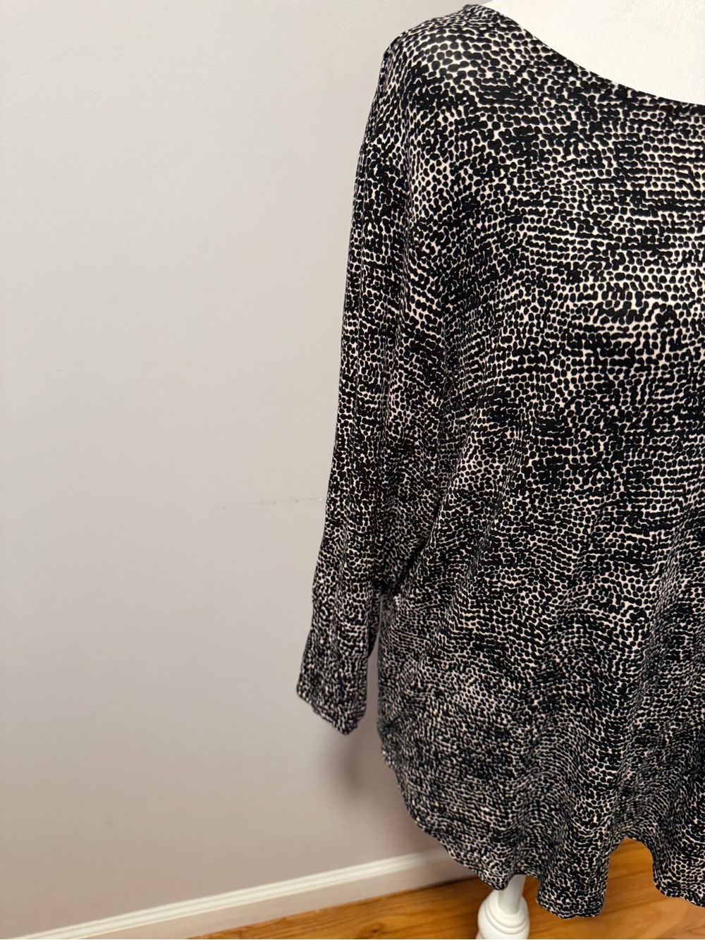 Black & White Crew Neck Patterned Versatile Everyday Top - Picture 2 of 4